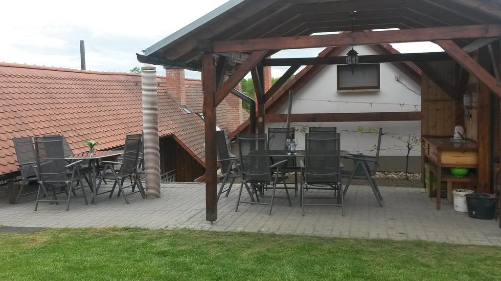 Sklep U Veselych Lägenhet Mutěnice Exteriör bild