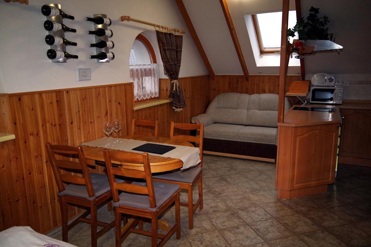 Sklep U Veselych Lägenhet Mutěnice Exteriör bild