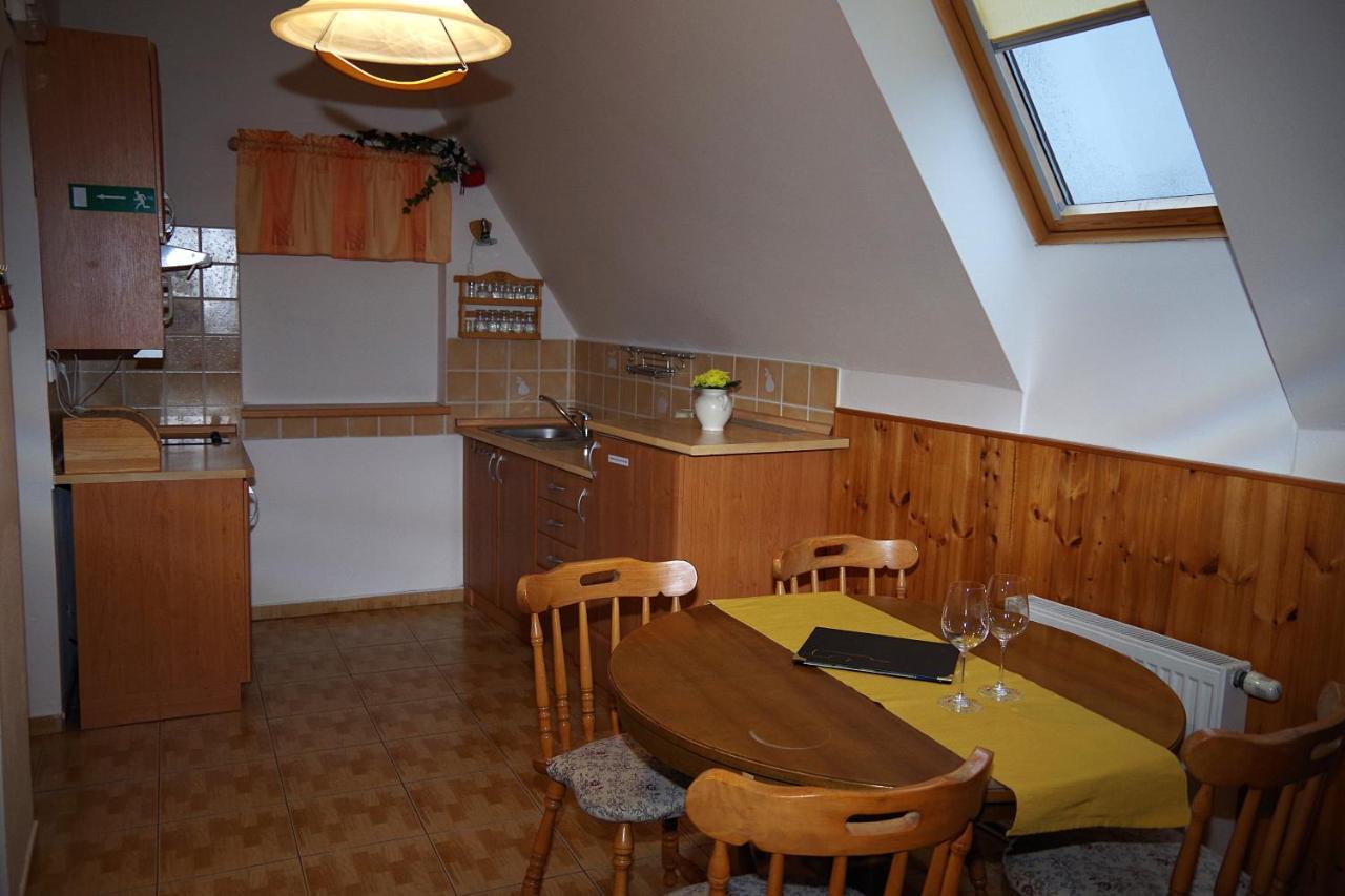 Sklep U Veselych Lägenhet Mutěnice Exteriör bild