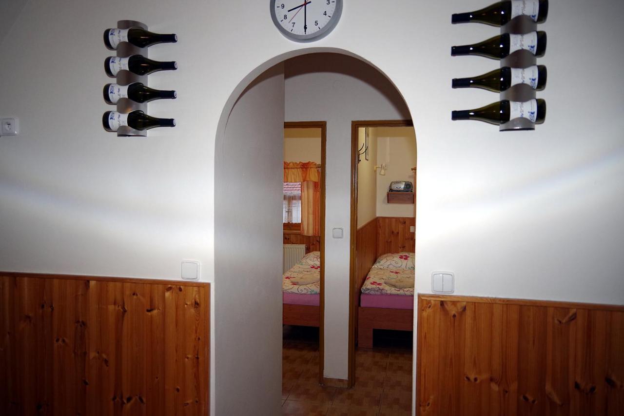 Sklep U Veselych Lägenhet Mutěnice Exteriör bild