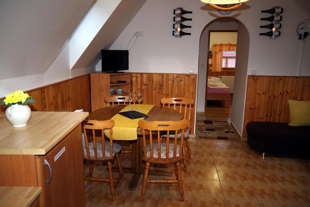 Sklep U Veselych Lägenhet Mutěnice Exteriör bild